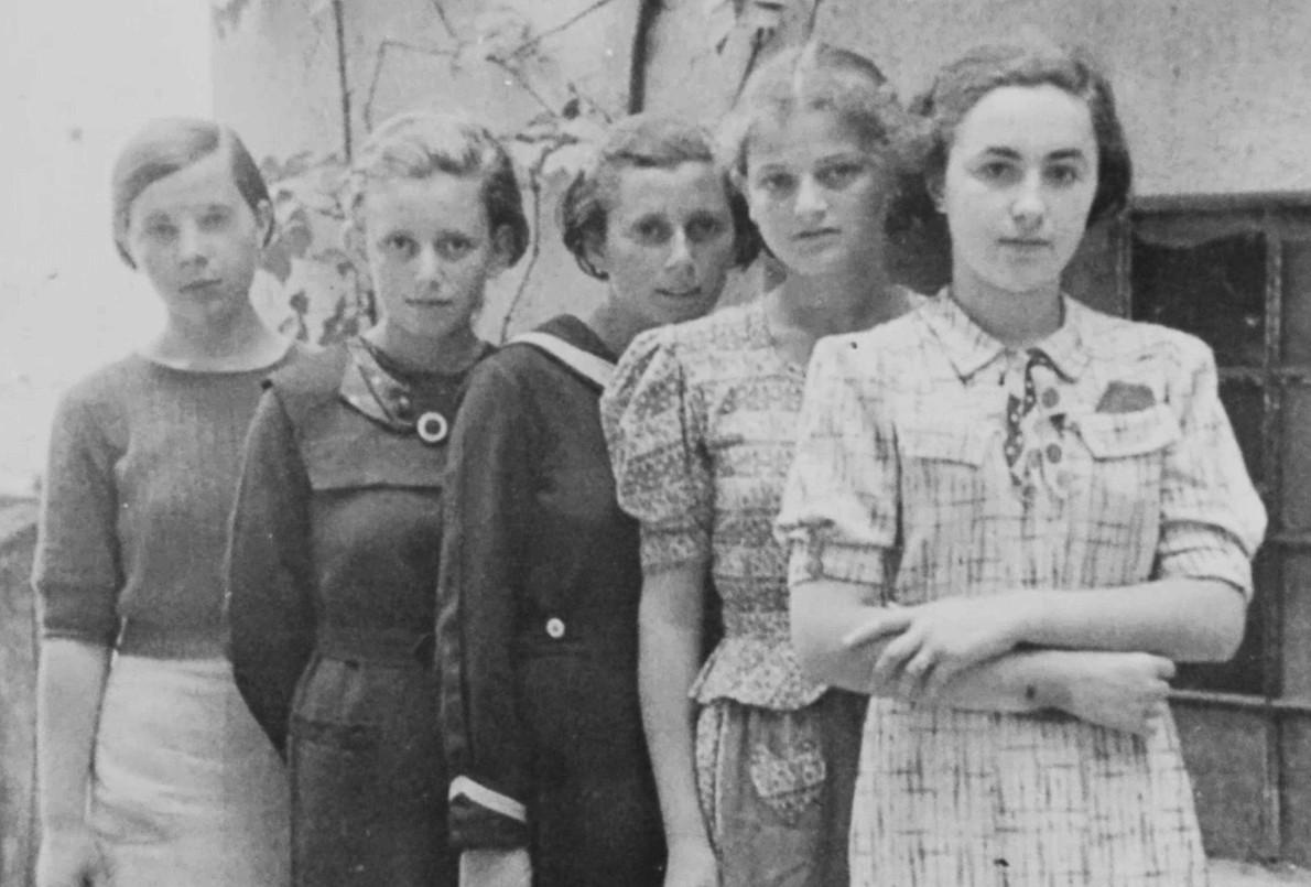 ギャラリー アウシュビッツへ強制移送された999人のユダヤ人女性たち 写真6点 ナショナルジオグラフィック日本版サイト ギャラリー アウシュビッツへ強制移送された999人のユダヤ人女性たち 写真6点 ナショナルジオグラフィック日本版サイト