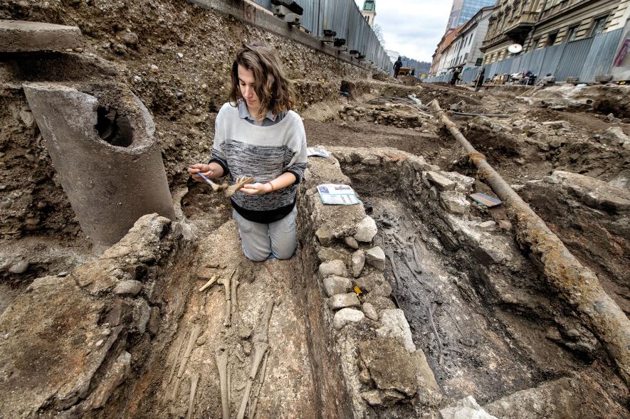 ギャラリー：スロベニアの古代墓地から出土した装飾品や石棺