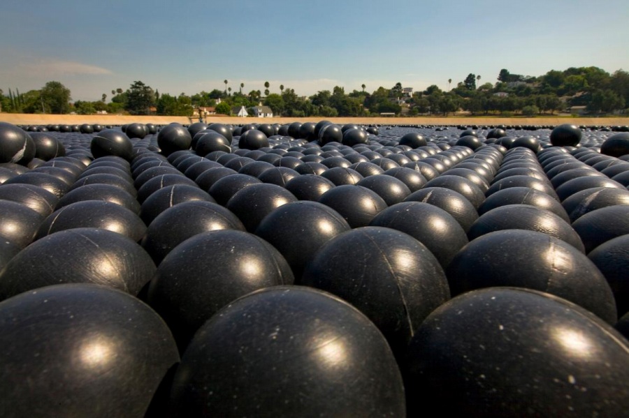 ギャラリー ロサンゼルス市が貯水池に シェードボール を投入 ナショナルジオグラフィック日本版サイト