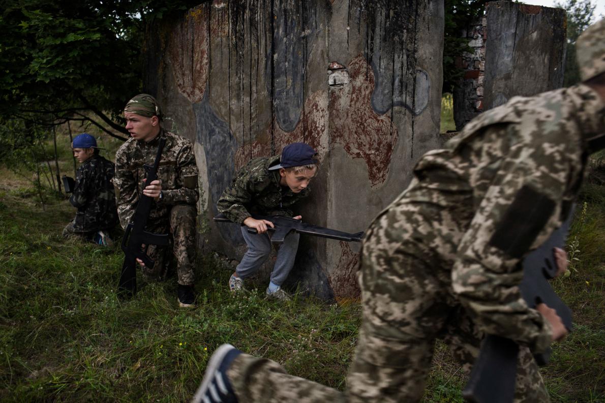 ギャラリー 戦闘を学ぶウクライナの子供たち 写真14点 ナショナルジオグラフィック日本版サイト