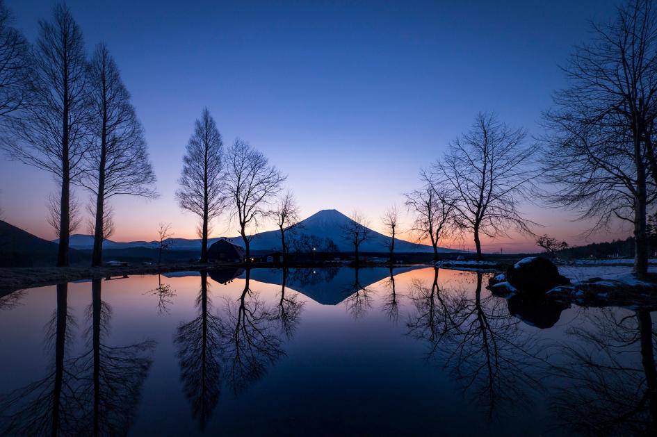 写真「天界からの光」Joshua 額装 富士山 自然 風景 J ギャラリー：富士山の絶景 作品15点 写真家は7年間ほぼ毎週撮り続けた