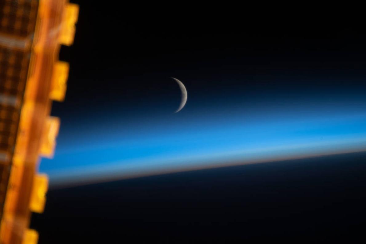 ギャラリー 宇宙ステーションから見た三日月 ほか5月の宇宙画像12点 ナショナルジオグラフィック日本版サイト
