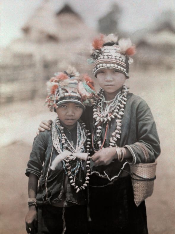 ギャラリー：100年前の写真で見る世界の民族衣装、帽子をかぶる