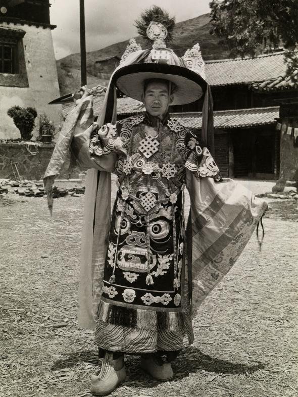 民族帽子 ギャラリー：100年前の写真で見る世界の民族衣装、帽子をかぶる