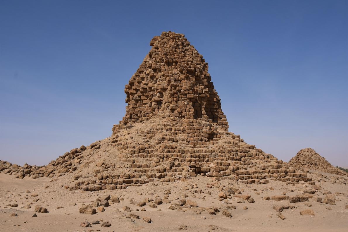 ギャラリー 古代クシュ王国 ピラミッドの下に水没した王墓を発掘 写真12点 ナショナルジオグラフィック日本版サイト ギャラリー 古代クシュ王国 ピラミッドの下に水没した王墓を発掘 写真12点 ナショナルジオグラフィック日本版サイト