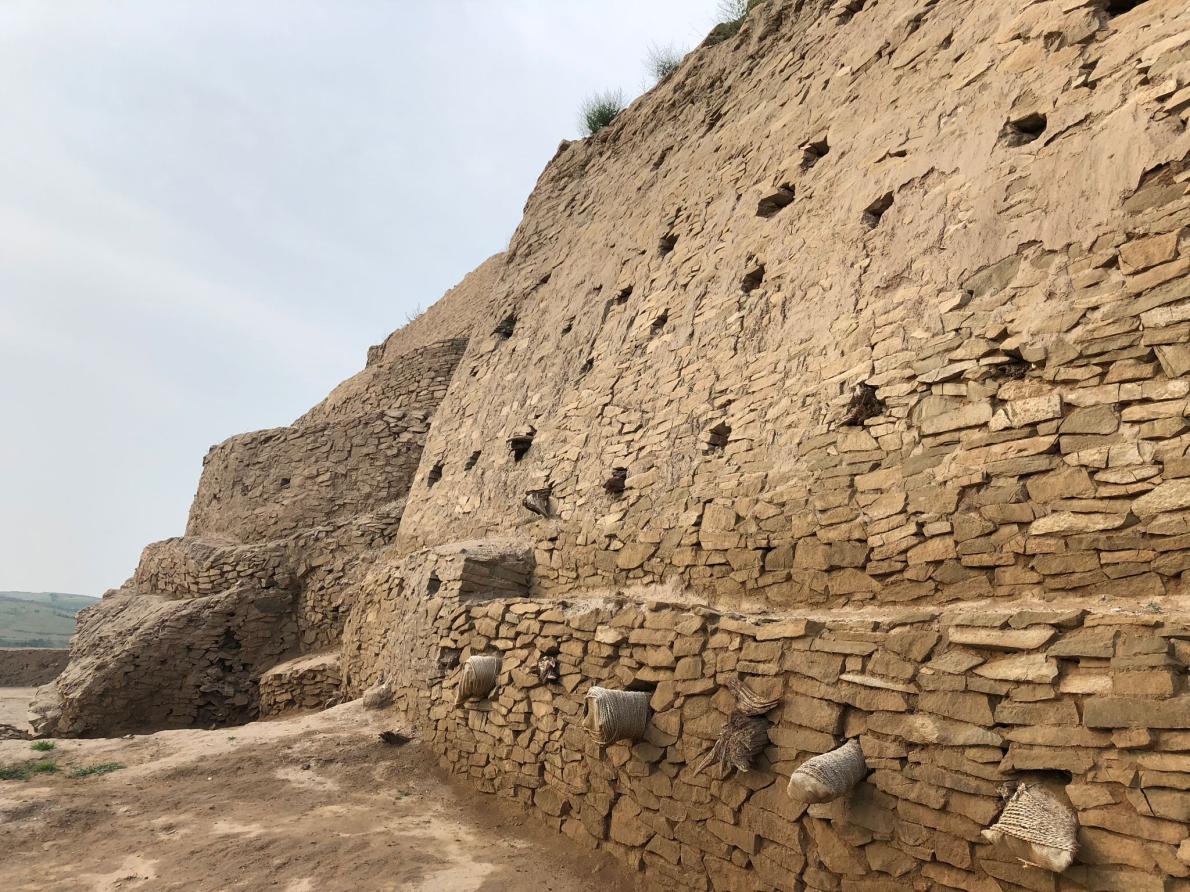 ギャラリー：4千年前の中国・石峁遺跡、要塞と奇妙な彫刻 写真6点 | ナショナルジオグラフィック日本版サイト