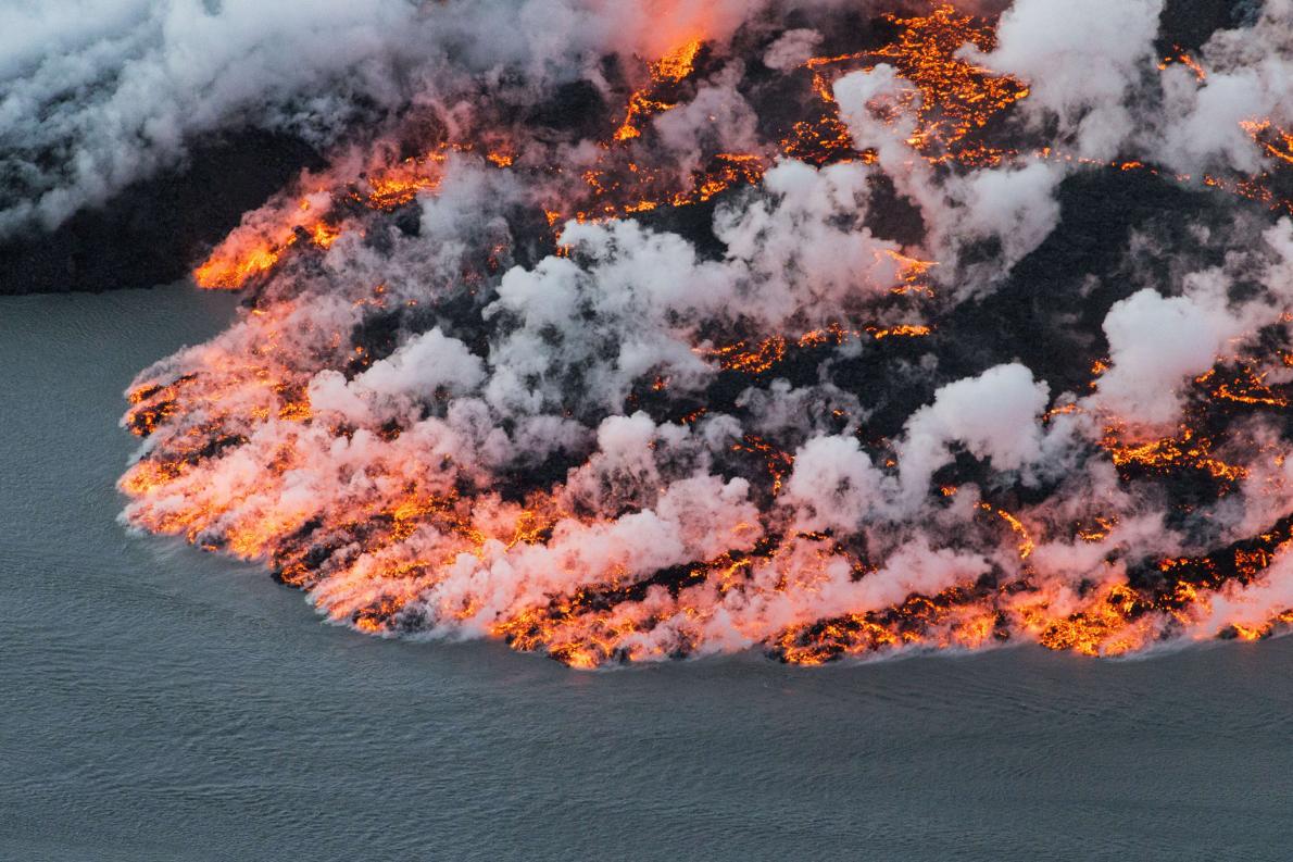 ギャラリー 流れるマグマ 立ち昇る噴煙 荒ぶる地球の迫力を実感 世界の活火山 写真13点 ナショナルジオグラフィック日本版サイト