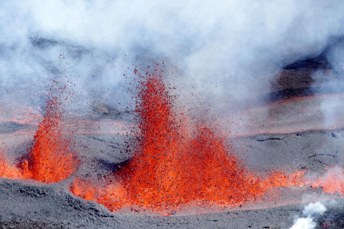 ギャラリー 流れるマグマ 立ち昇る噴煙 荒ぶる地球の迫力を実感 世界の活火山 写真13点 ナショナルジオグラフィック日本版サイト