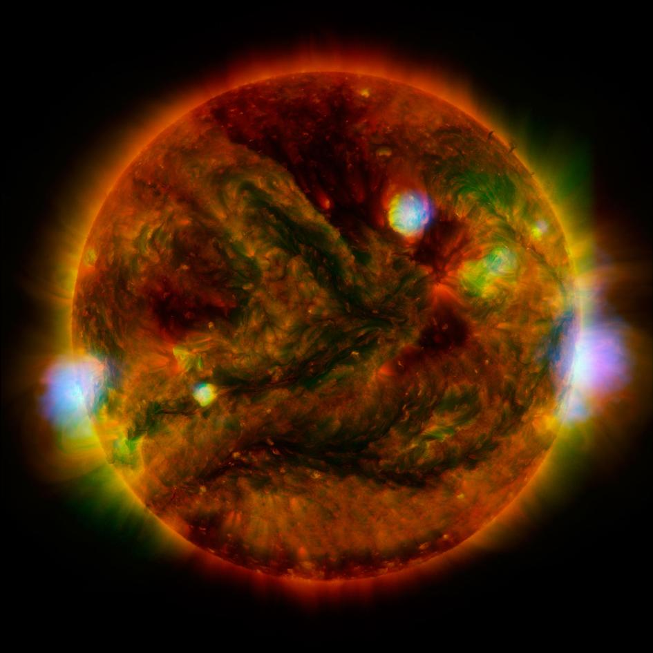 宇宙画像：ブラックホール爆発、ビー玉太陽ほか | ナショナル