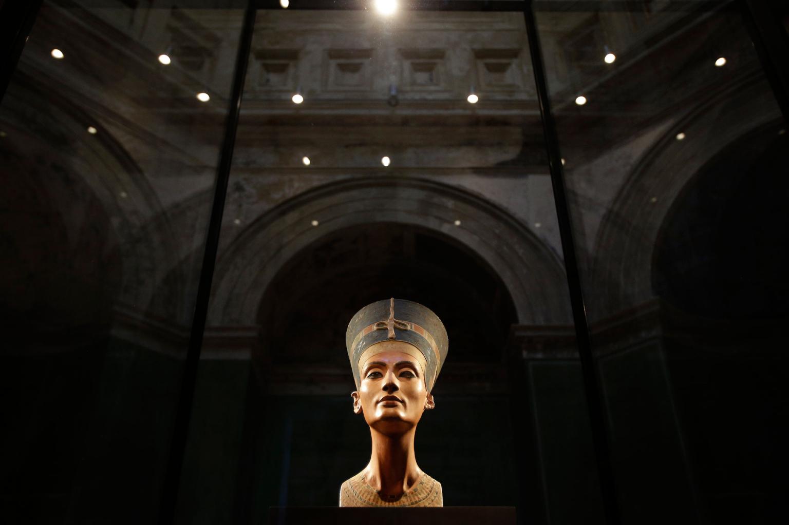 エジプト王妃ネフェルティティの墓に新説 ナショナルジオグラフィック日本版サイト