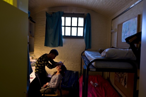 閉鎖した刑務所に暮らす難民、写真14点、オランダナショナルジオグラフィック日本版サイト