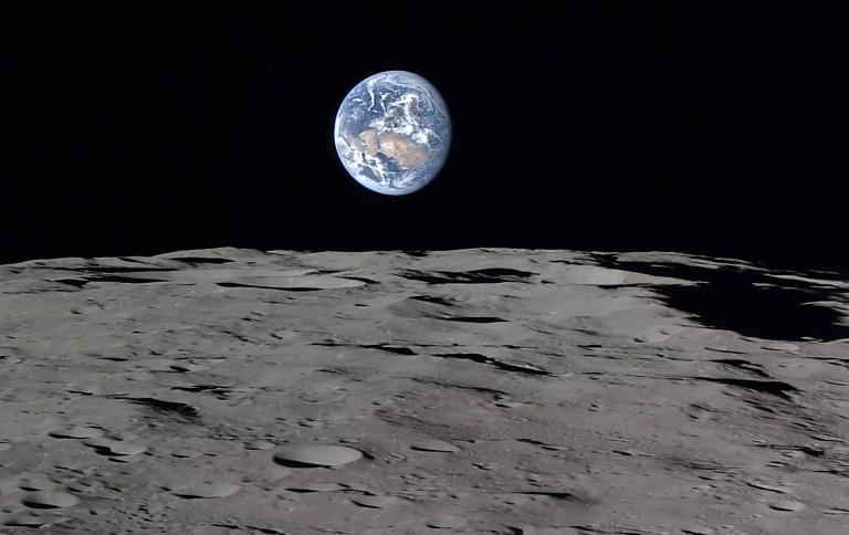 月から見た美しい地球 未公開画像も ナショナルジオグラフィック