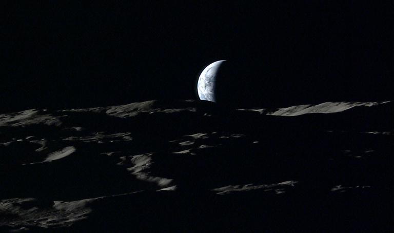 月から見た美しい地球 未公開画像も ナショナルジオグラフィック