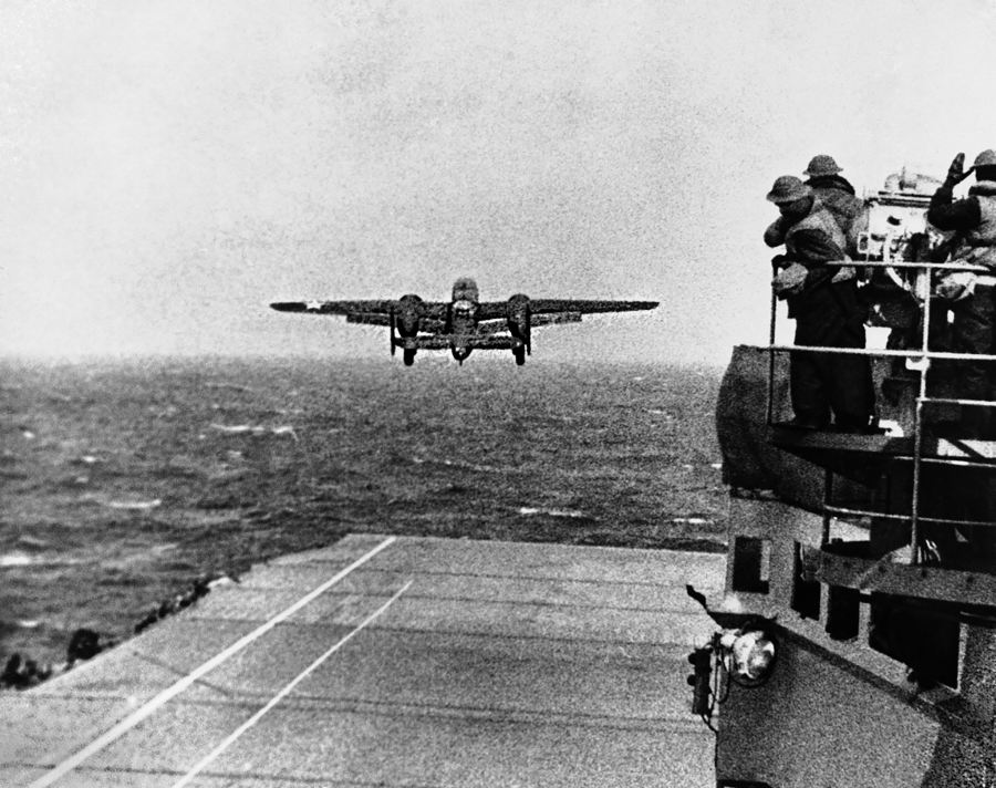 戦争当時の空撮・攻撃時の写真 海上に写る敗戦直後のモノたち。: 落合学（落合道人）