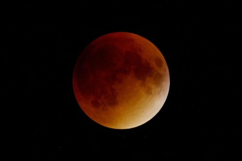 31日はスーパーな皆既月食 35年ぶり ナショナルジオグラフィック日本版サイト 31日はスーパーな皆既月食 35年ぶり ナショナルジオグラフィック日本版サイト