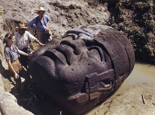 1万年前の チェダーマン 復元 肌は黒 目は青 ナショナルジオグラフィック日本版サイト