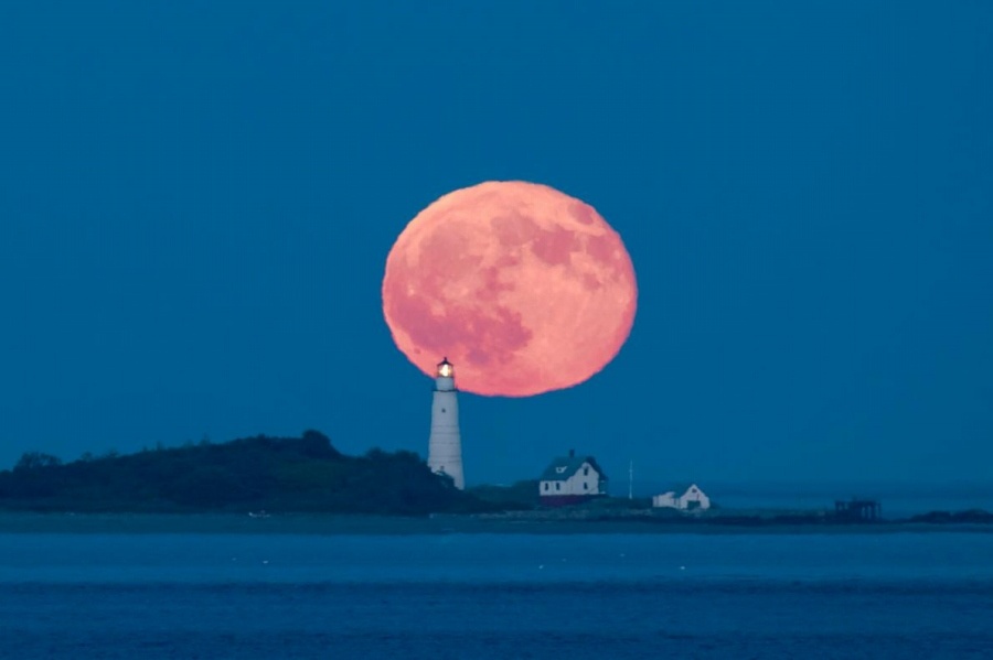 動画 トリックなし 巨大な月が沈む動画 ナショナルジオグラフィック日本版サイト
