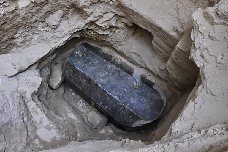 エジプト最新ミステリー 発見された黒い棺の人物 ナショナルジオグラフィック日本版サイト