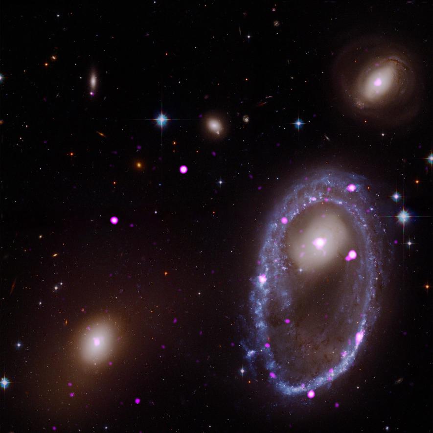 銀河衝突の結末をnasaがとらえた 3億光年先 ナショナルジオグラフィック日本版サイト