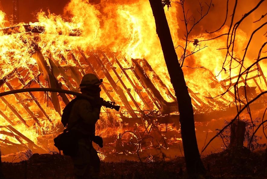 ブーツを脱いで朝食を オファー 火事