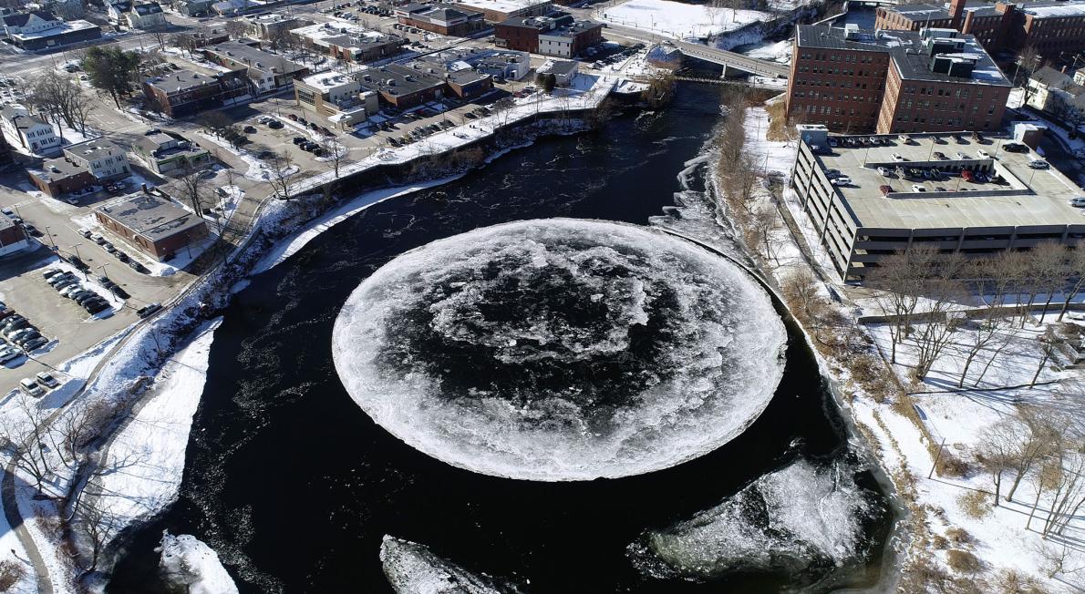 川に巨大な氷の円盤が出現 どうやってできた ナショナルジオグラフィック日本版サイト