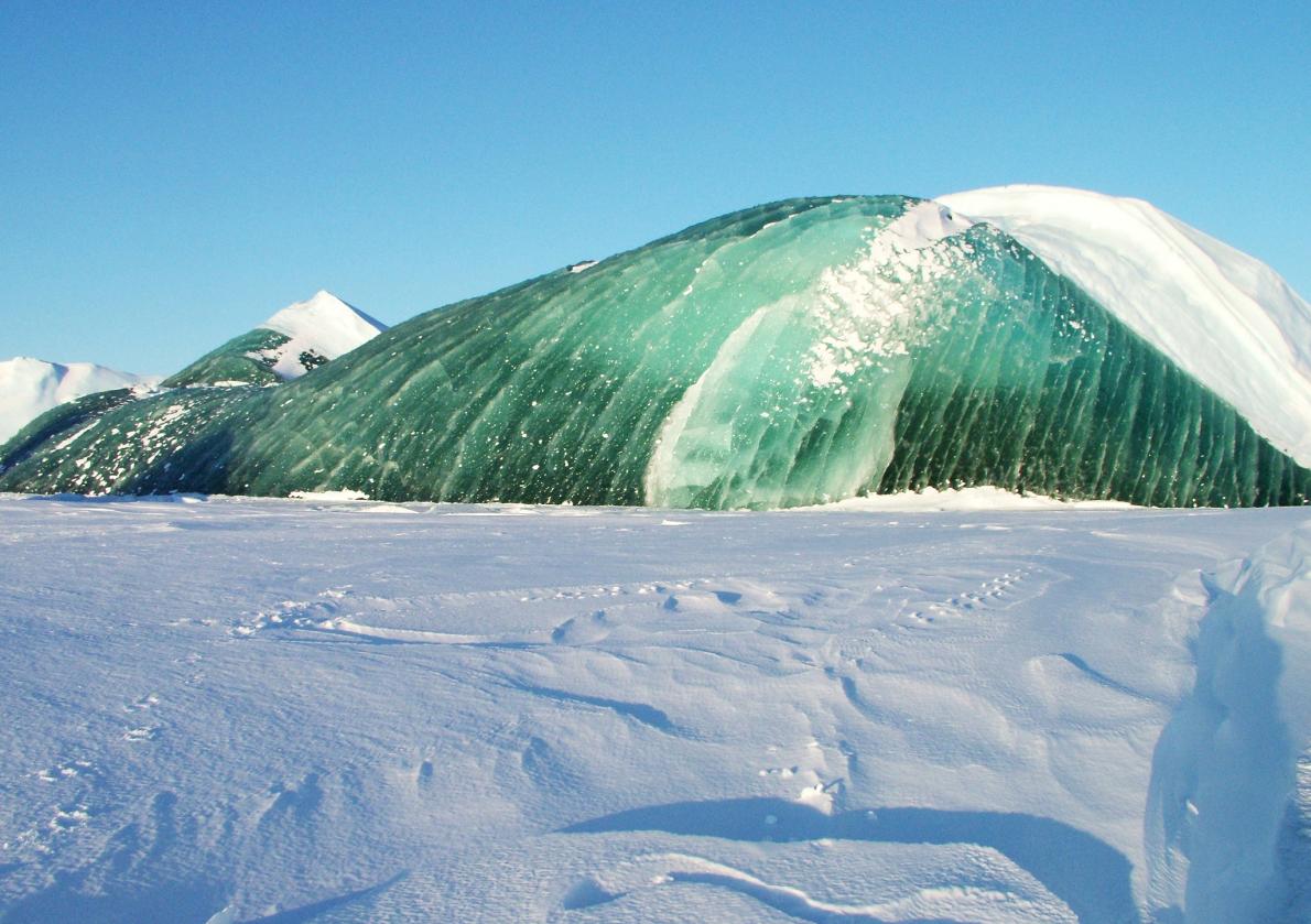 エメラルド氷山 の色の謎 ついに解明か ナショナルジオ