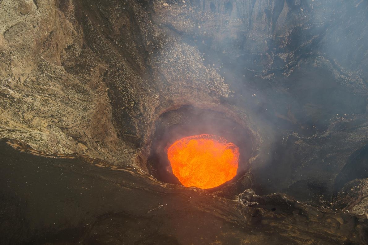 消えた溶岩湖 火山活動の謎を解明 バヌアツ ナショナルジオグラフィック日本版サイト