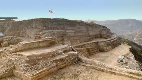 4千年前の中国 石峁遺跡 謎のヒスイと要塞 ナショナルジオグラフィック日本版サイト 4千年前の中国 石峁遺跡 謎のヒスイと要塞 ナショナルジオグラフィック日本版サイト