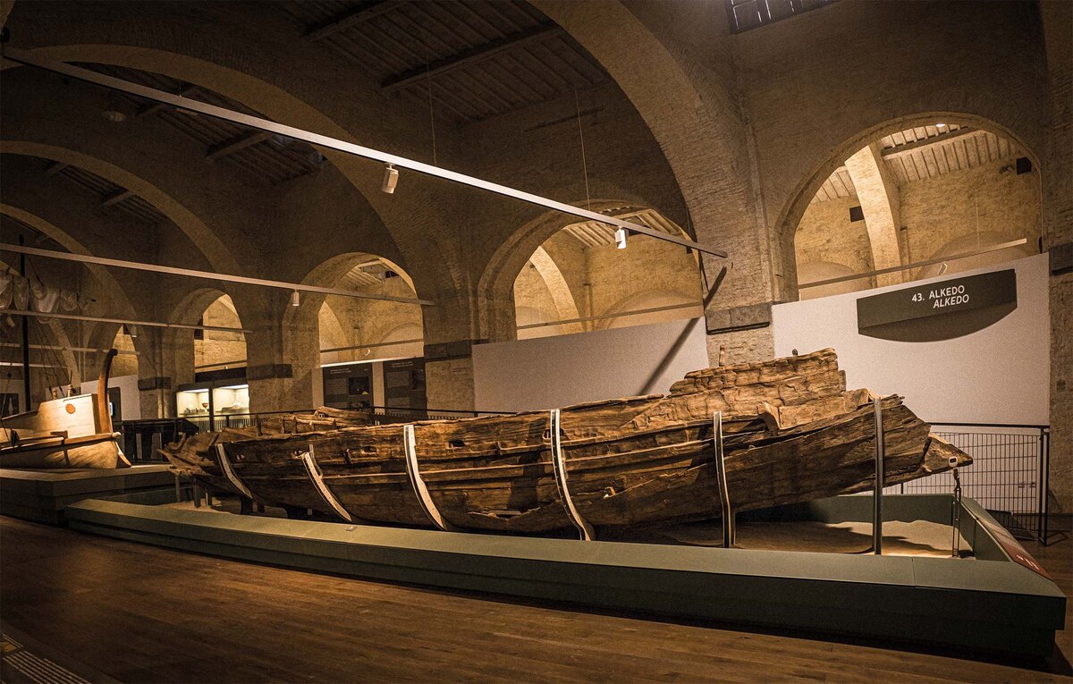 古代ローマ沈没船の墓場「海のポンペイ」、30隻がなぜ内陸に