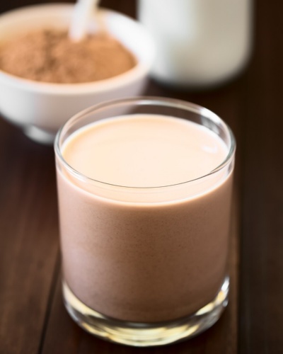 運動後のチョコレートミルクは本当に効果があるのか。病みつきになるおいしさをもたらす糖分は、回復に重要な役割を果たしている。ただし、有効なのは特定の種類の運動の後だけだ。 (PHOTOGRAPH BY ILDI PAPP, PICTURE PRESS/REDUX)