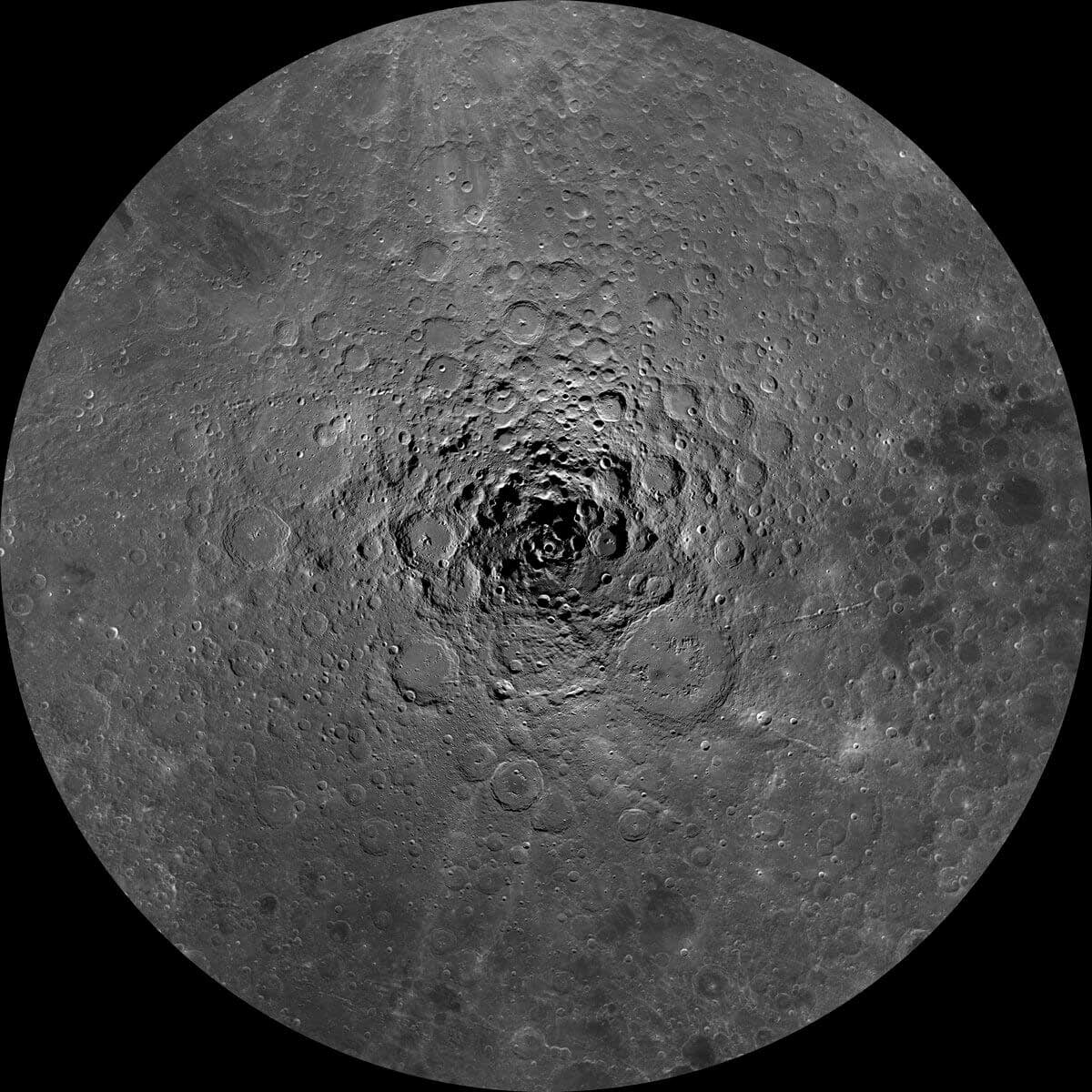 月様 インド探査機のチャンドラヤーン2号が捉えた月の姿