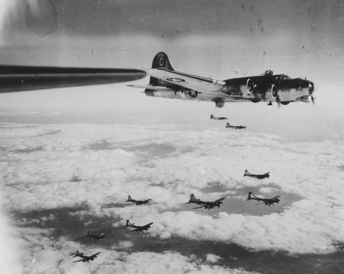 第二次大戦の米軍「血の第100爆撃隊」がドラマに、本気で再現