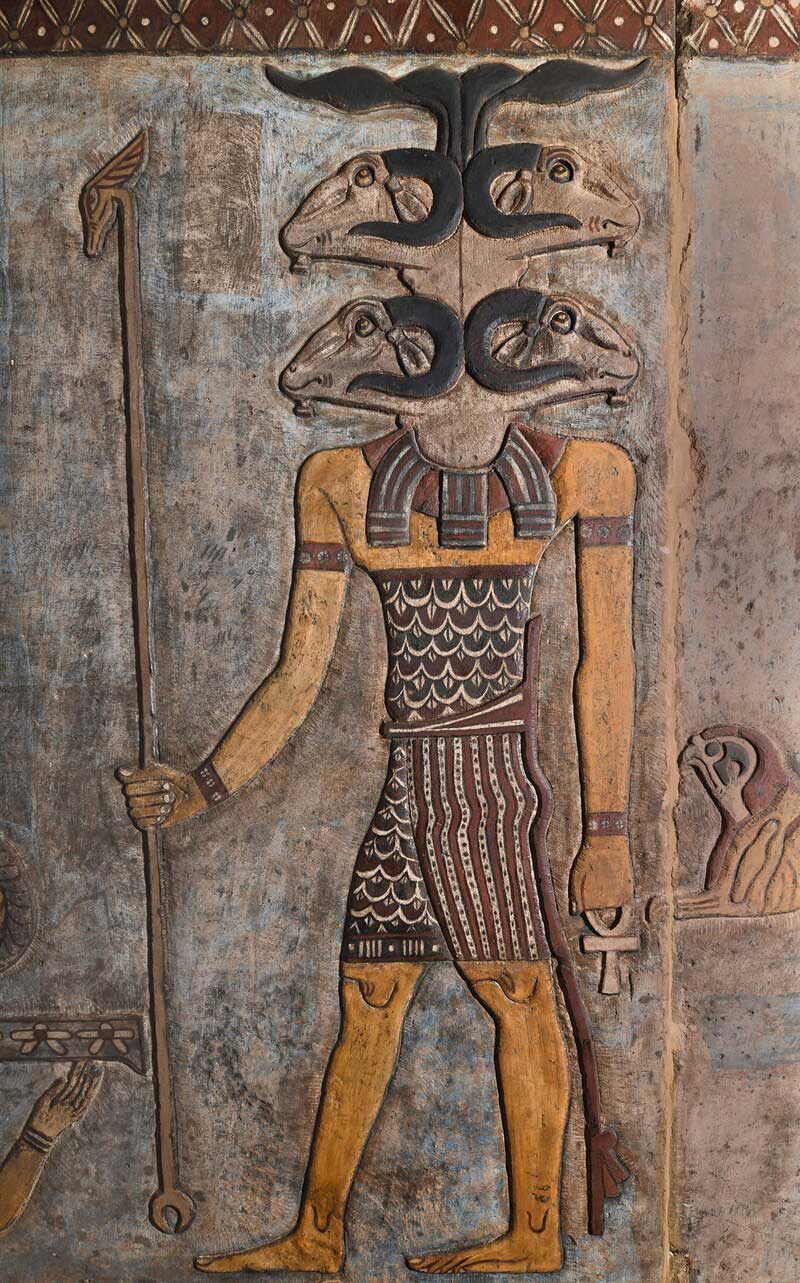 古代エジプトの神殿、2000年分の汚れを落としたらすごかった