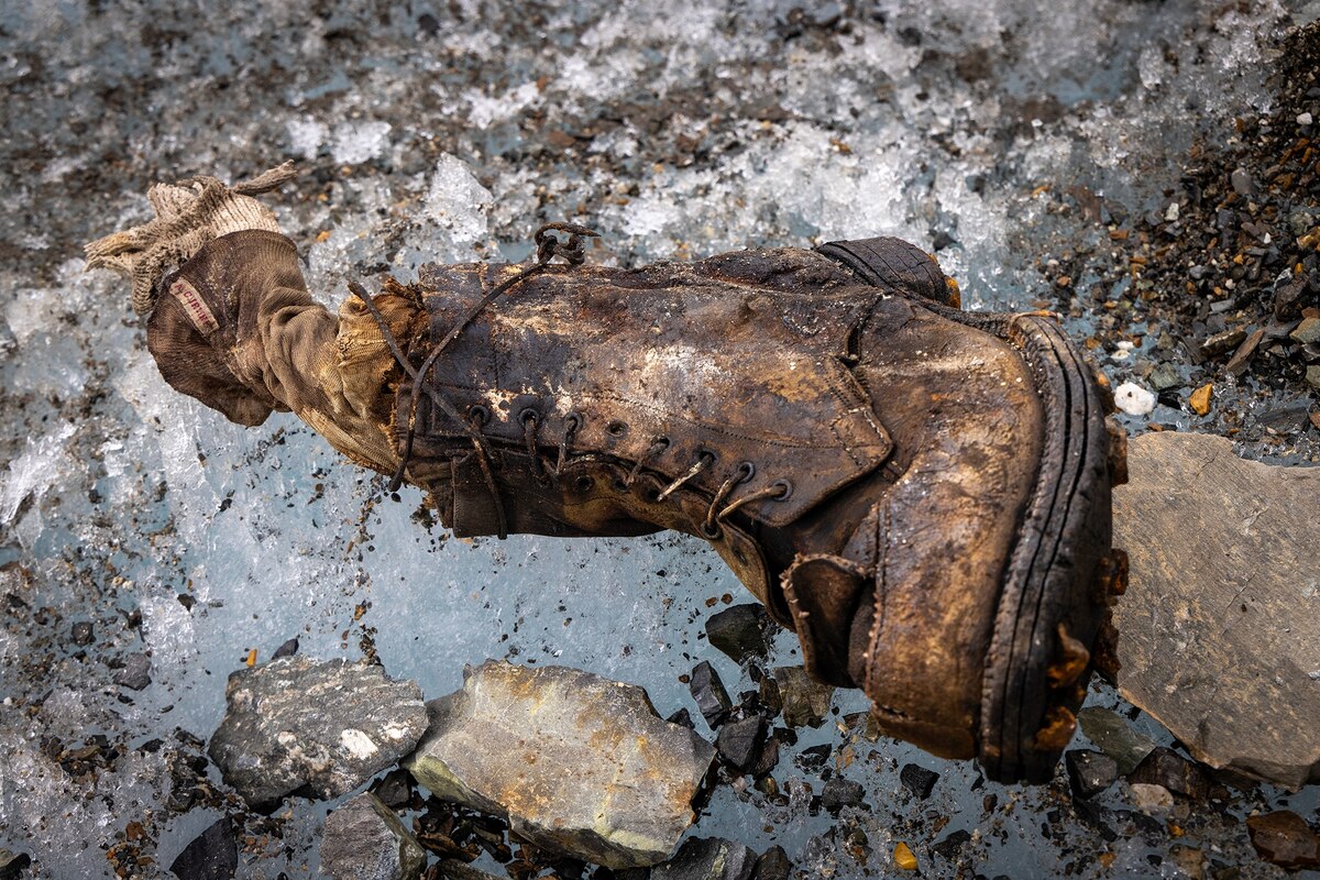 エベレスト登頂史最大の謎を解く鍵、遺体とカメラは見つかるのか