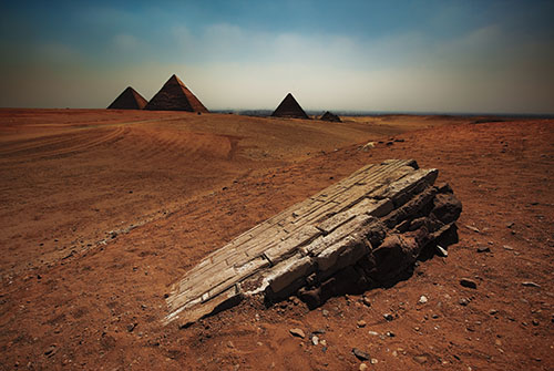 現在のギザのピラミッドは砂漠の真ん中にあるが、4600年前、この地は特定の季節だけ利用される港だった。（PHOTOGRAPH BY ALEX SABERI）