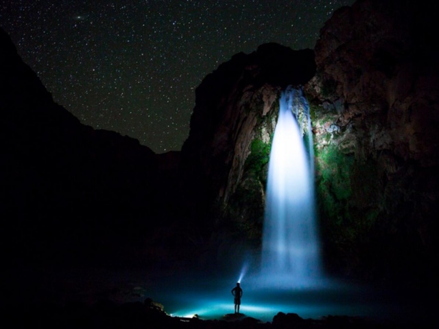 満天の星とハバス滝 ナショナルジオグラフィック日本版サイト