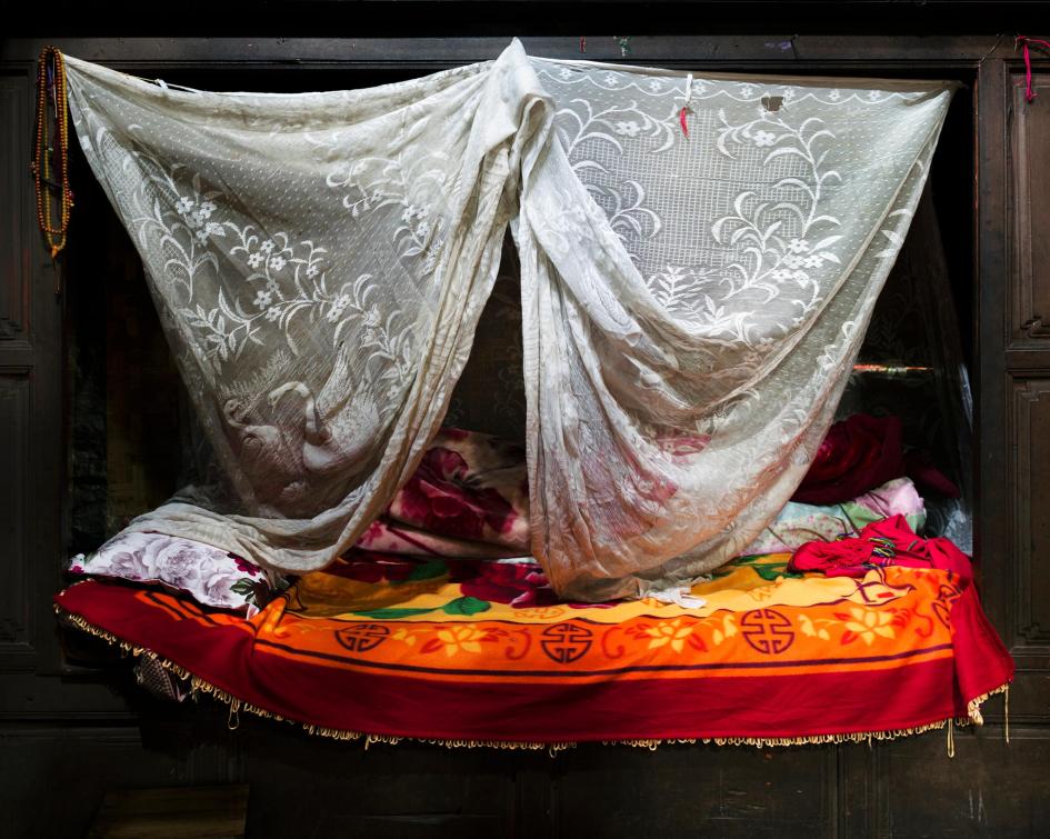 モソ文化の伝統的な家財道具。(PHOTOGRAPHS BY KAROLIN KLÜPPEL)