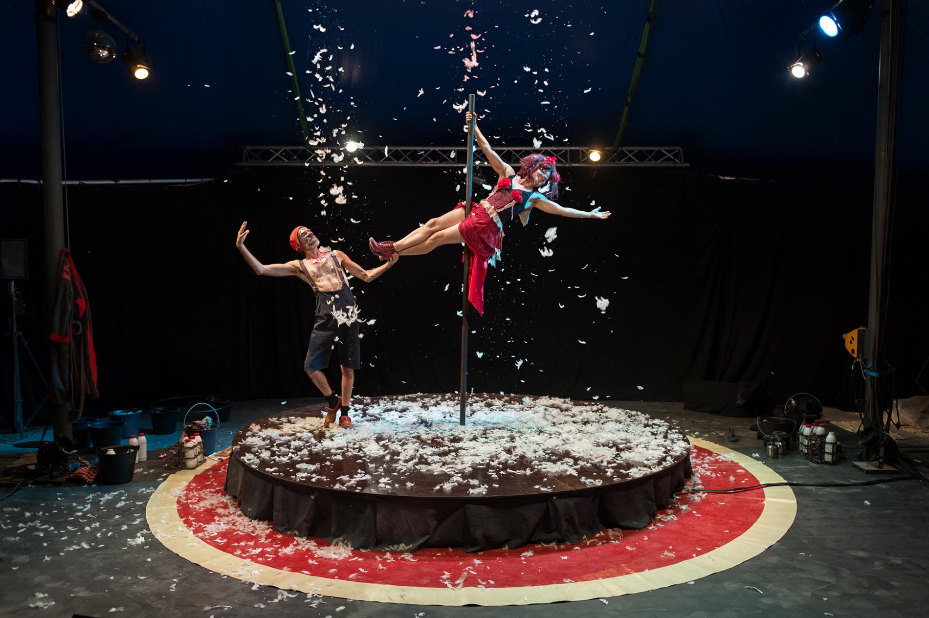 ヨーロッパ中を旅するサーカス一家 愛すべき日常に密着 写真24点 ナショナルジオグラフィック日本版サイト