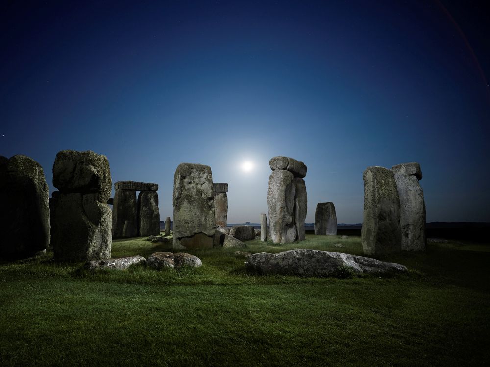 ストーンヘンジ ストーンヘンジを照らす月明り | ナショナル ジオグラフィック日本版サイト