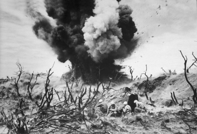 米兵もむせび泣いた硫黄島の激戦 75年前の傷癒えぬ元兵士は語る ナショナルジオグラフィック日本版サイト 米兵もむせび泣いた硫黄島の激戦 75年前の傷癒えぬ元兵士は語る ナショナルジオグラフィック日本版サイト