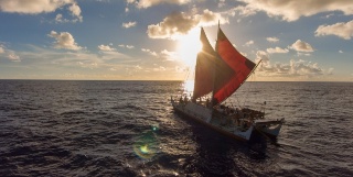 ホクレア号初の女性船長、星と風を頼りにタヒチへ4800キロを航海