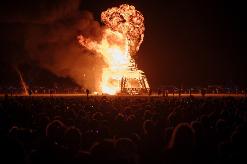 砂漠の奇祭バーニングマン 多様性の徹底的な受け入れ を掲げる 写真10点 ナショナル ジオグラフィック日本版サイト 砂漠の奇祭バーニングマン 多様性の徹底的な受け入れ を掲げる 写真10点 ナショナル ジオグラフィック日本版サイト
