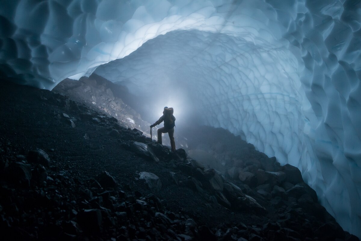 「何もかもが過酷」、米レーニア山頂の「氷の迷宮」を探検　写真7点