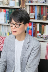 ロシア側からすれば、カラー革命が「ハイブリッド戦争」的な内政干渉に見えても仕方ないのだろう。