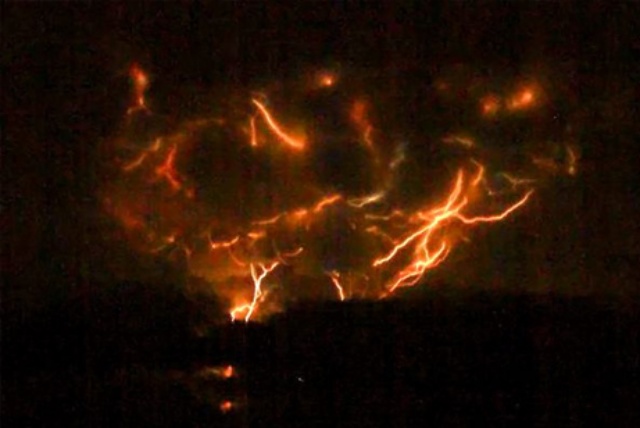 噴火に伴う新種の火山雷を発見 ナショナルジオグラフィック日本版サイト 噴火に伴う新種の火山雷を発見 ナショナルジオグラフィック日本版サイト